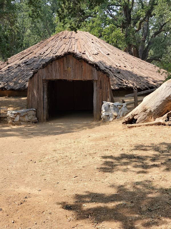 Chaw Se' Roundhouse - Image 1