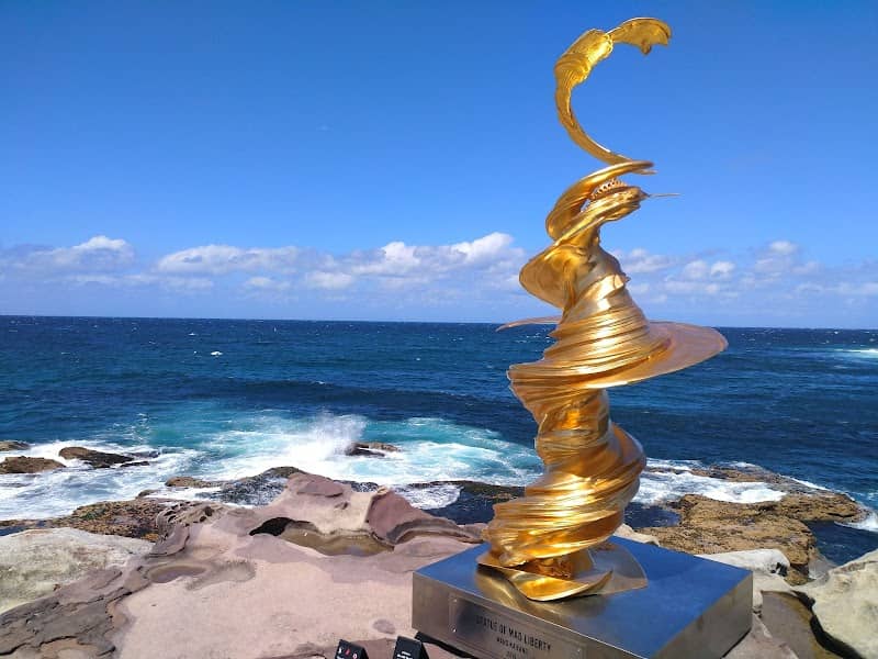 Bondi to Bronte Coastal Walk - Image 2