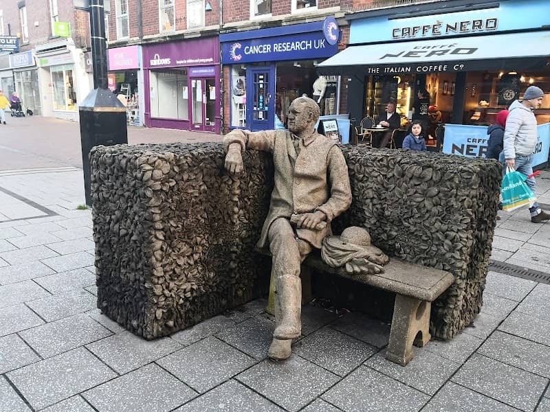 Statue of Honeycomb - Image 1