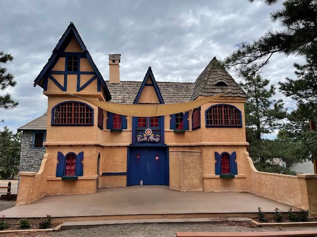Castle Rose Stage - Image 2