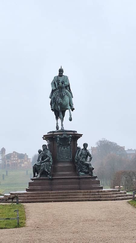 Reiterstandbild Friedrich Franz II Statue - Image 2