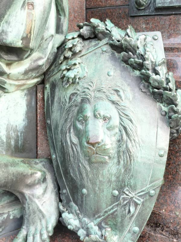 Reiterstandbild Friedrich Franz II Statue - Image 1