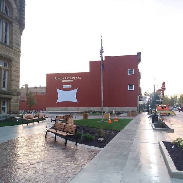 Parlor City Plaza - Image 2