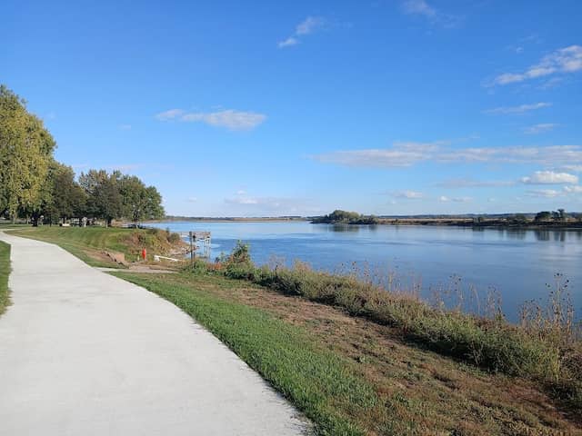 Riverside Park - Image 2