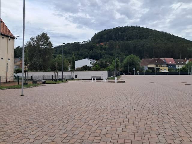 Brunnen am Dorfplatz - Image 1