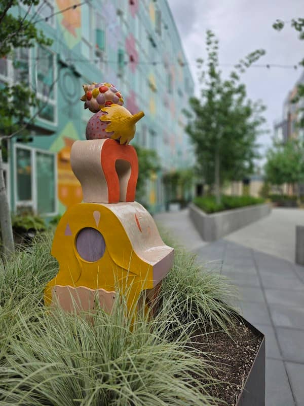 "Gather tower" art object - Image 1