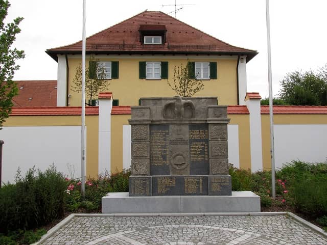 Kriegerdenkmal - Image 1
