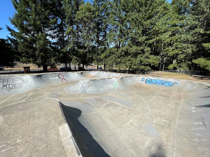 Strawberry Hill Park / Off-leash Dog Park - Image 2