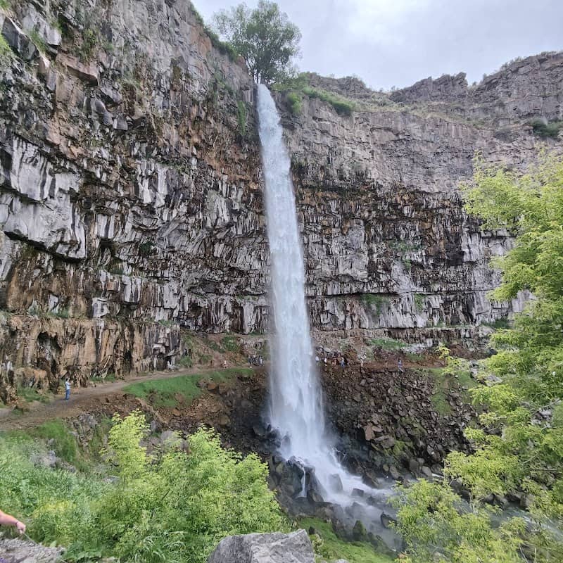 Perrine Coulee Waterfall Trailhead - Image 1