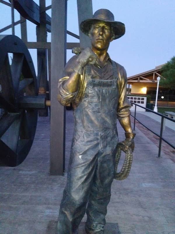 Oil Worker Monument - Image 2
