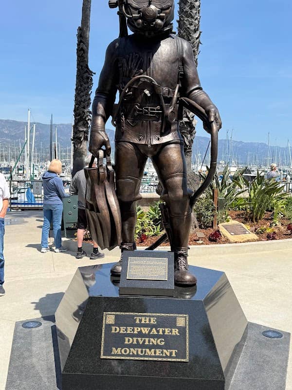 The Deepwater Diving Monument - Image 2