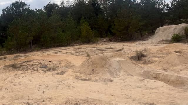 Sand lot - Image 1