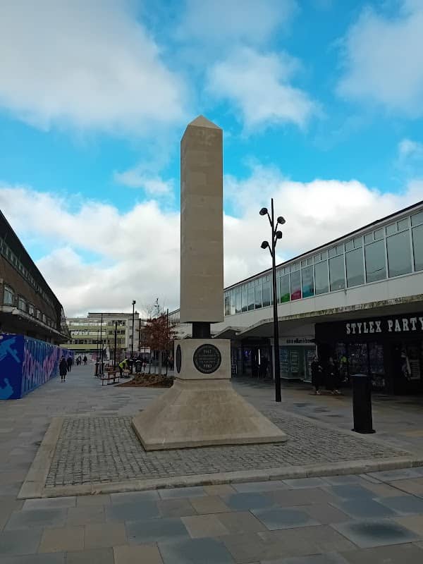 New town monument - Image 1