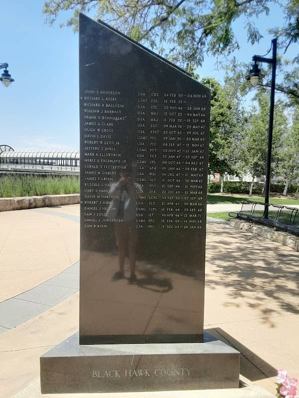 Vietnam Memorial Monument - Image 1