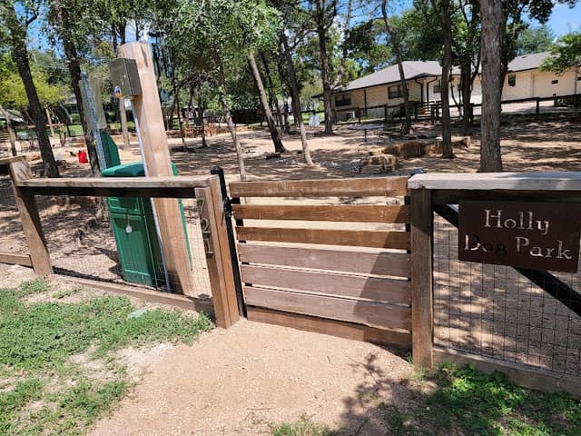 Holly Dog Park - Image 1