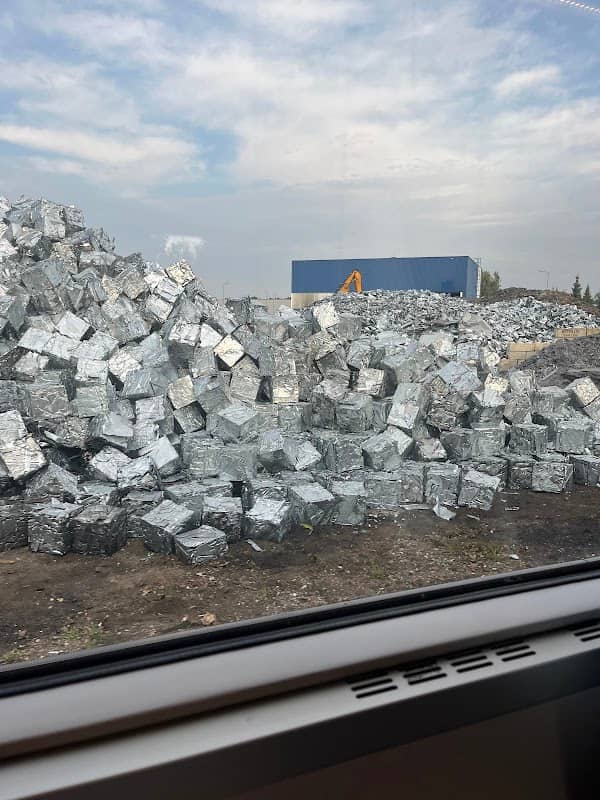 Metallic cubes - Image 1
