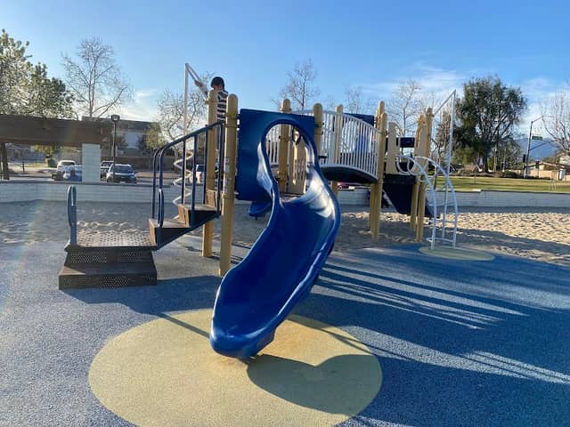 Golden Oak Park - Image 1