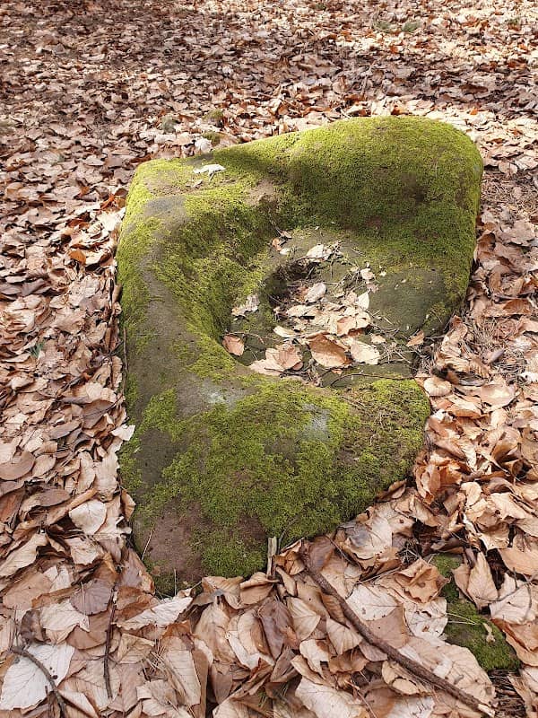 Frau-Holle-Stein Oberbessenbach - Image 2