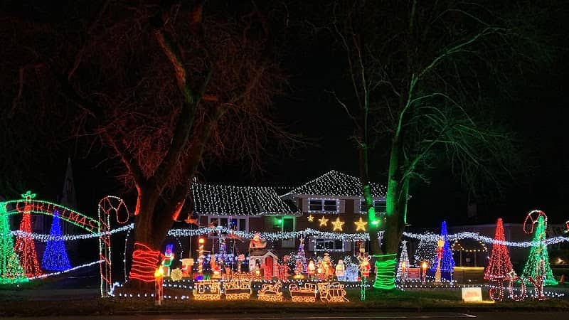 Fillipp Family Exterior Illuminations - Image 1