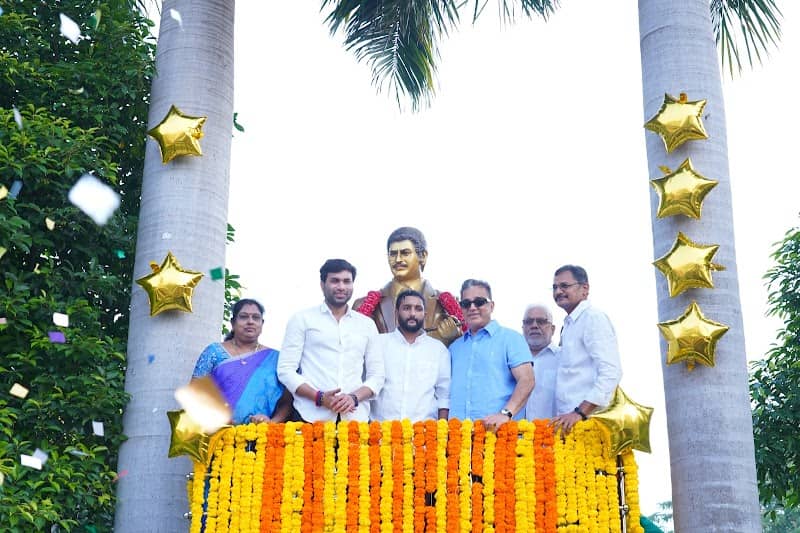 Super Star Krishna Statue Vijayawada - Image 1