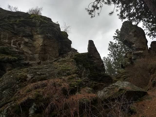 Mirabeau Park rock climbing hills - Image 2