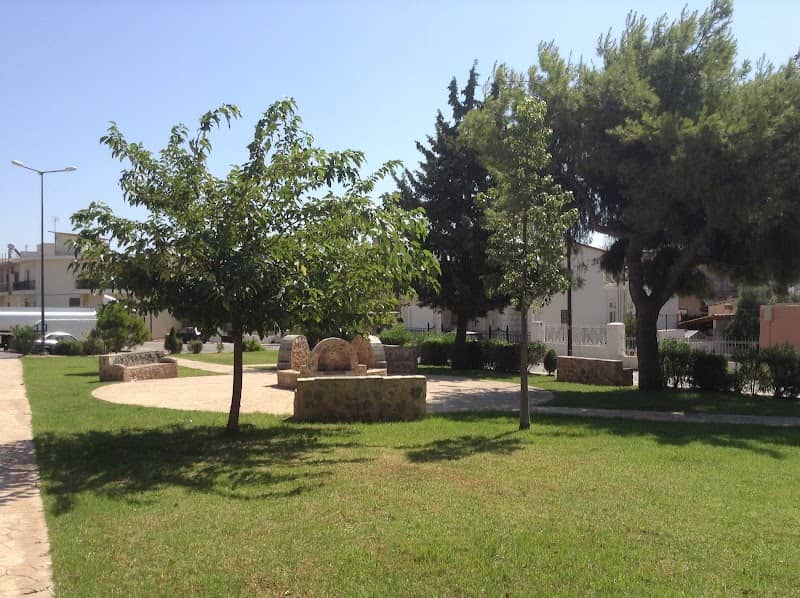 Park-Square - Image 1