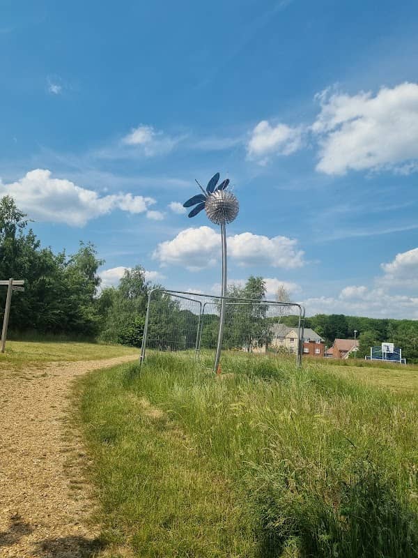 Dragon fly sculpture - Image 2