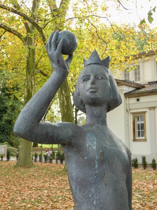Statue "Königstocher" von Astrid Mulch - Image 1