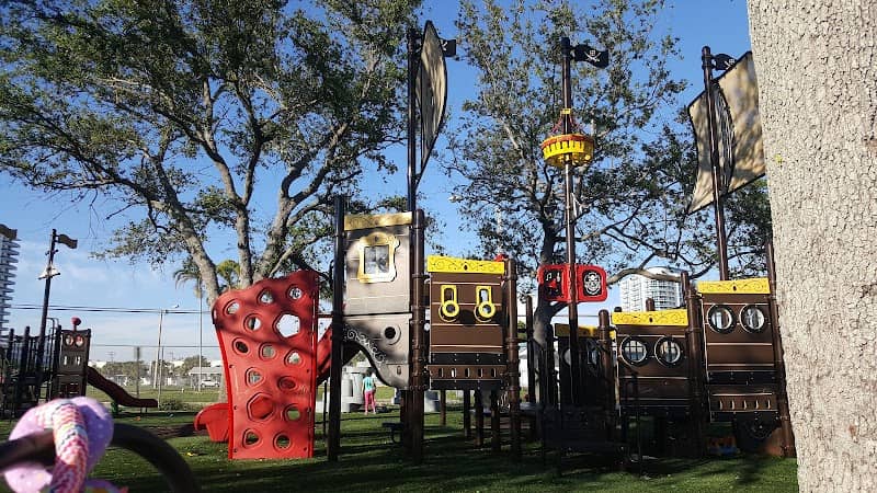 Town park - Image 2