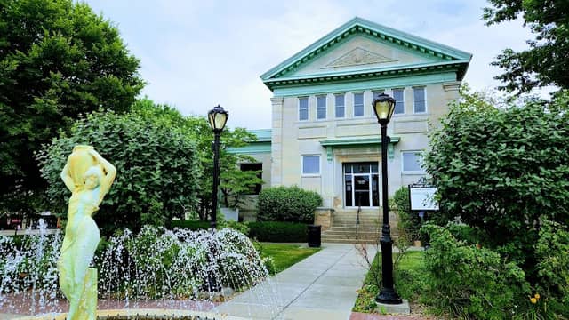 Litchfield Tourism Office - Image 1