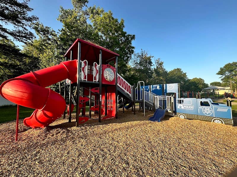 Lyndhurst Park - Image 2