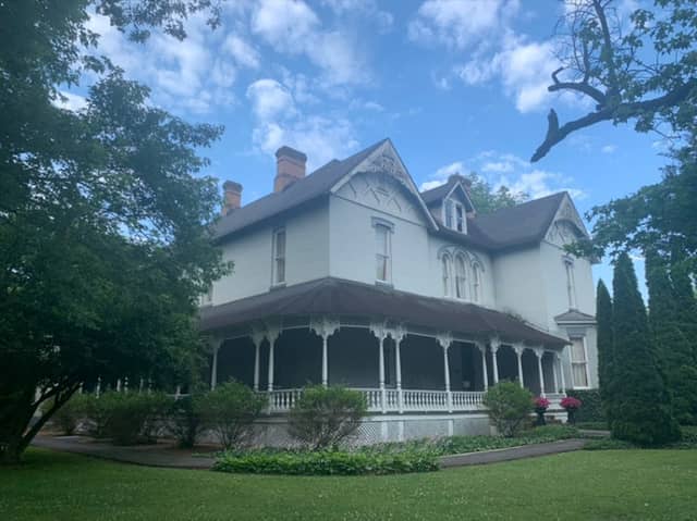 Falcon Rest Mansion & Gardens - Image 1