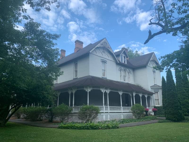Falcon Rest Mansion & Gardens - Image 1