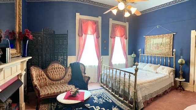 Falcon Manor: Bed and Breakfast at Falcon Rest - Image 2