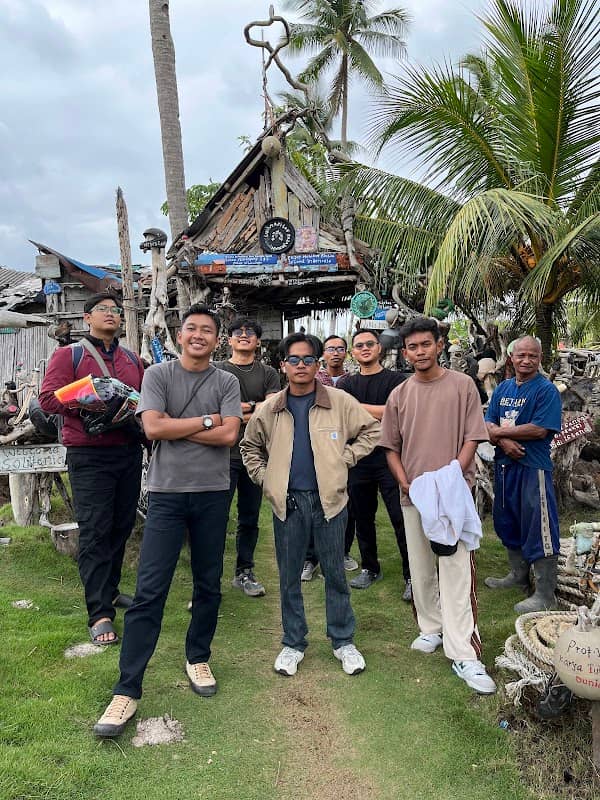 Istana Sampah Pak Madun - Image 1