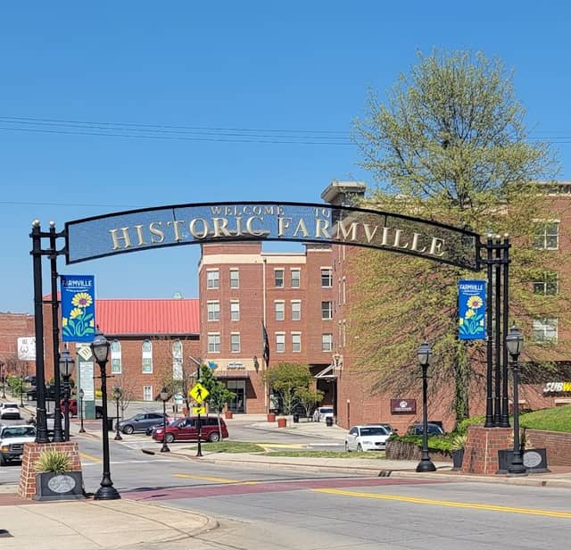 Welcome to Historic Farmville Sign - Image 2