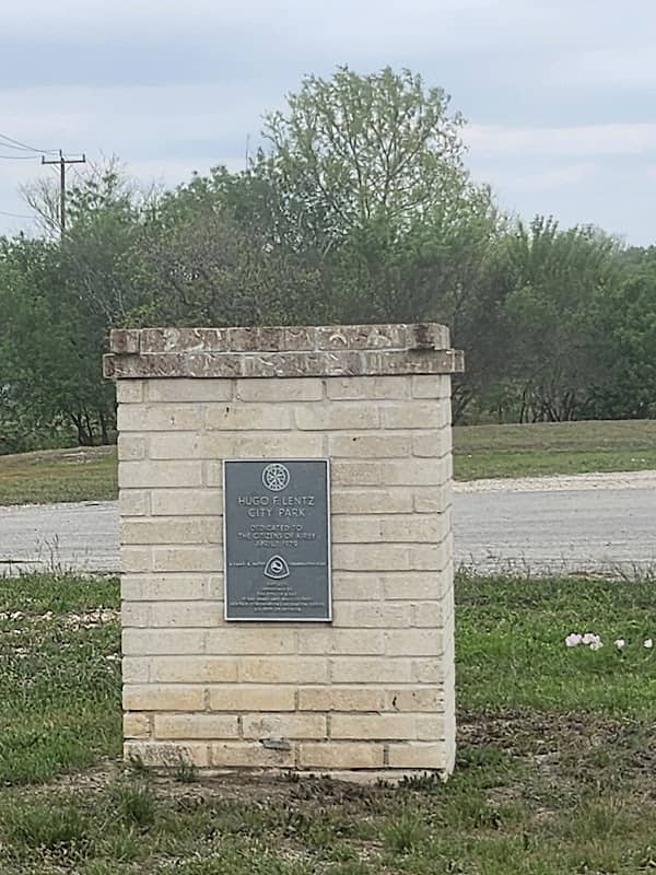 Hugo Lentz Park - Image 2