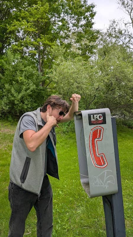 Phone booth - Image 1