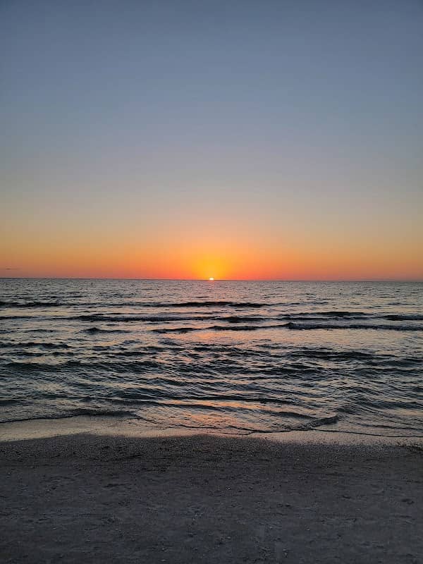 4th Ave Beach Access - Image 1