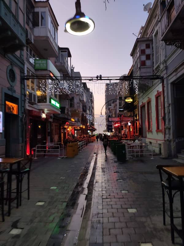Gazi Kadınlar Sokağı - Image 1