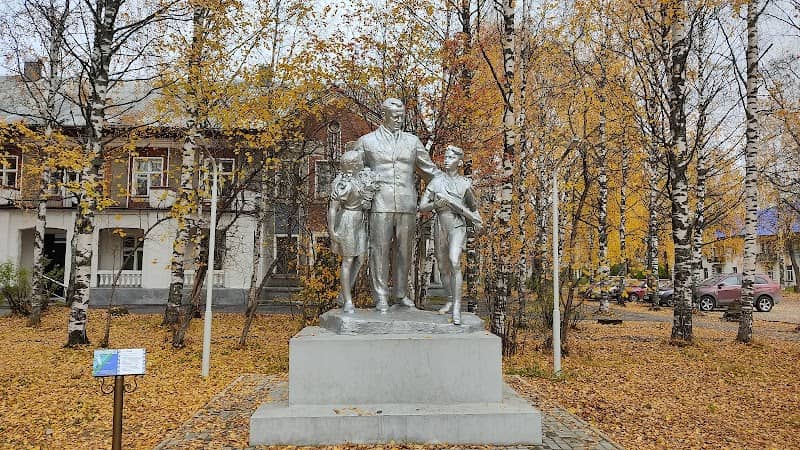 Памятник «Юрий Гагарин с детьми» - Image 1