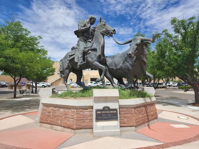 Pioneer Plaza - Image 1