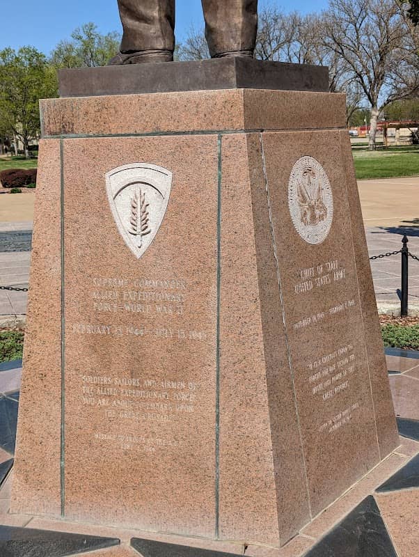 Dwight D. Eisenhower statue - Image 2