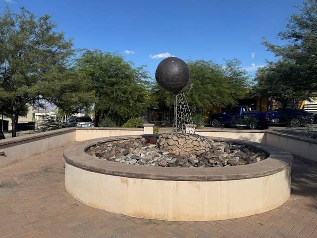 Chain of Life Sculpture - Image 1