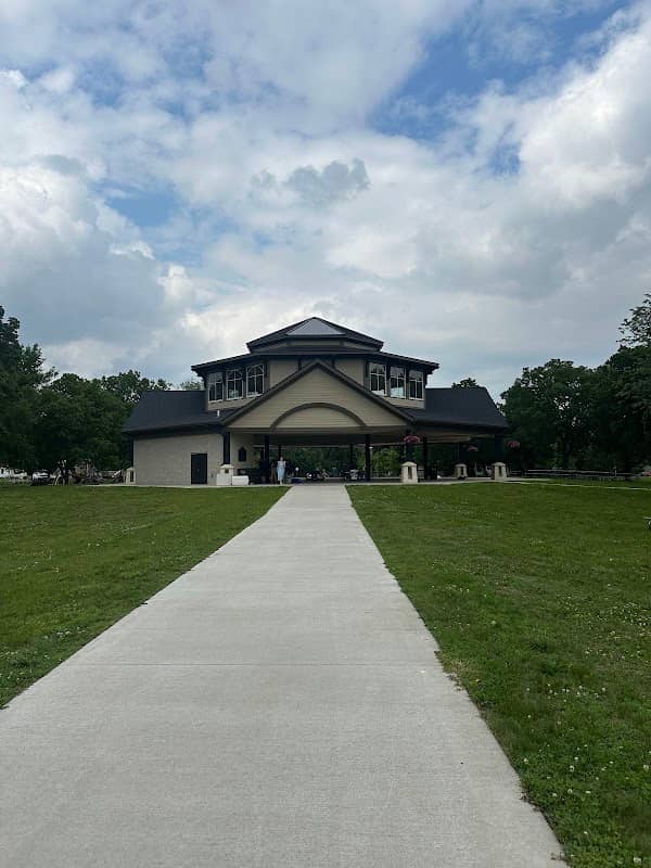 Minnesota Square Park - Image 2