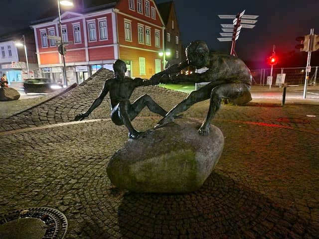 Wasserbrunnen mit Ringer-Skulptur - Image 1