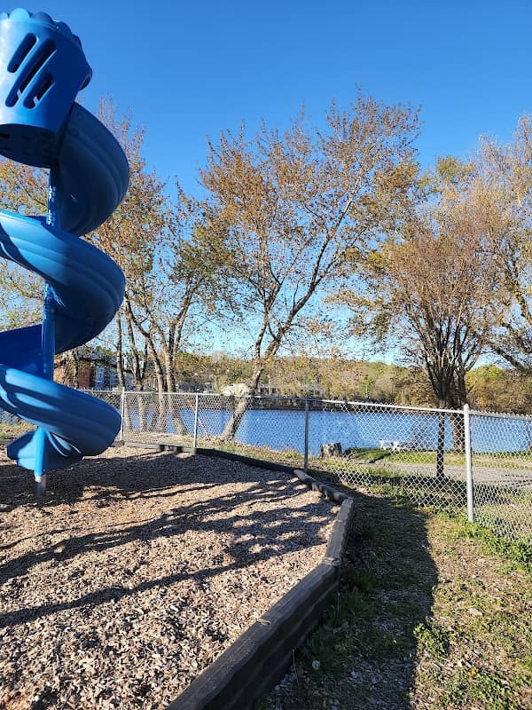 Washington Landing Park - Image 1