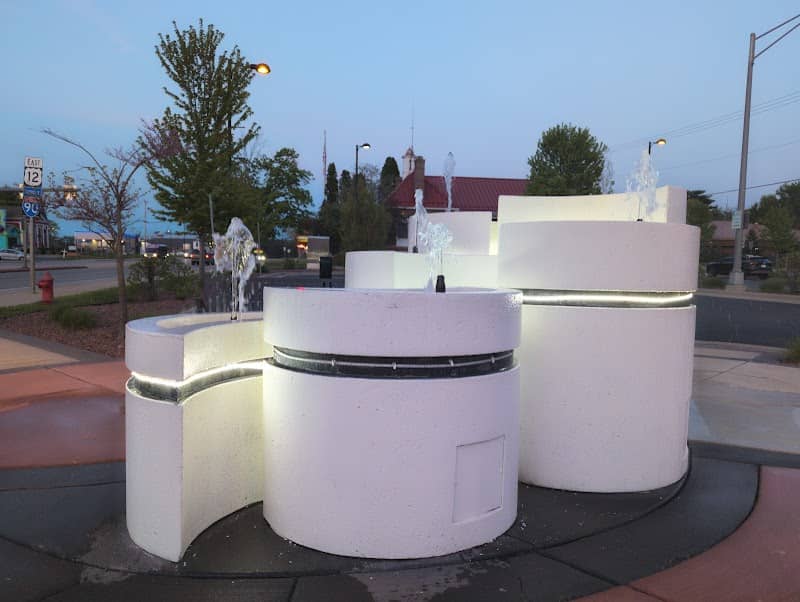 Lake Delton Fountain - Image 2