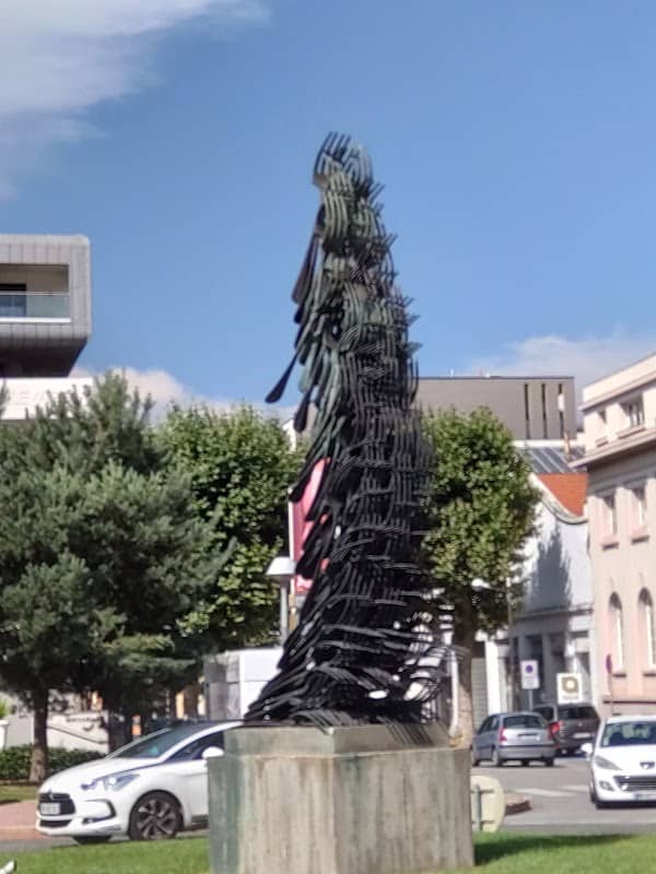 Les gourmandes (sculpture hommage aux Troisgros) - Image 2