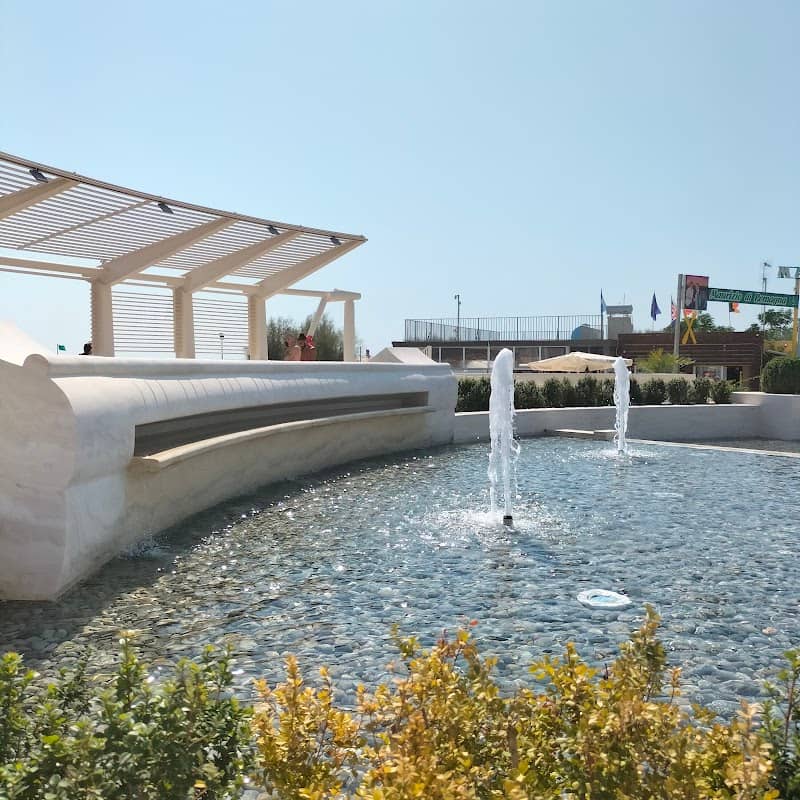 Piazza sul mare - Image 1
